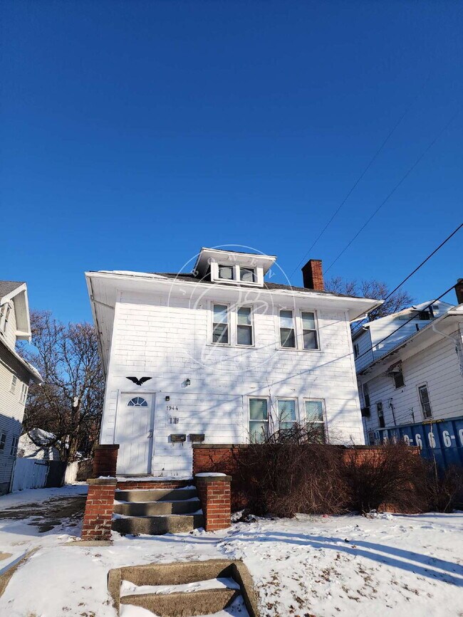 Building Photo - 1944 Crosswell Pl