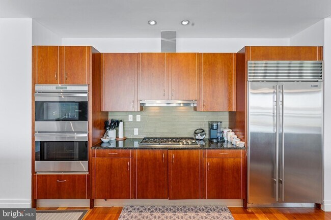 Building Photo - 147 Waterfront St