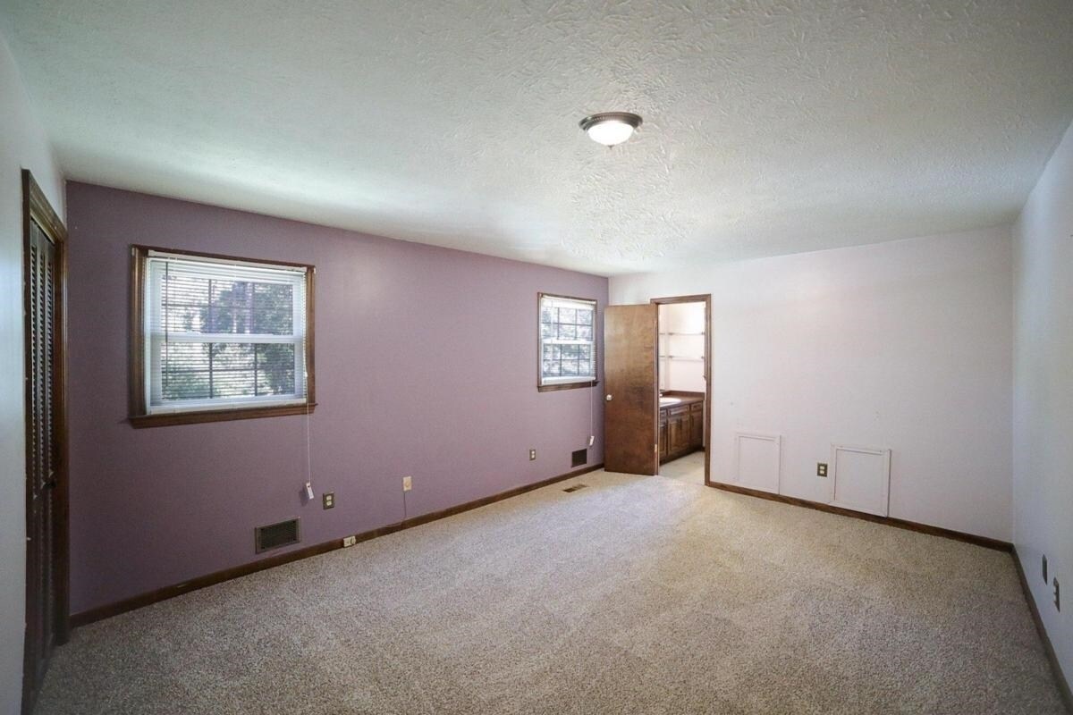 Main bedroom - 1471 Crooked Creek Rd