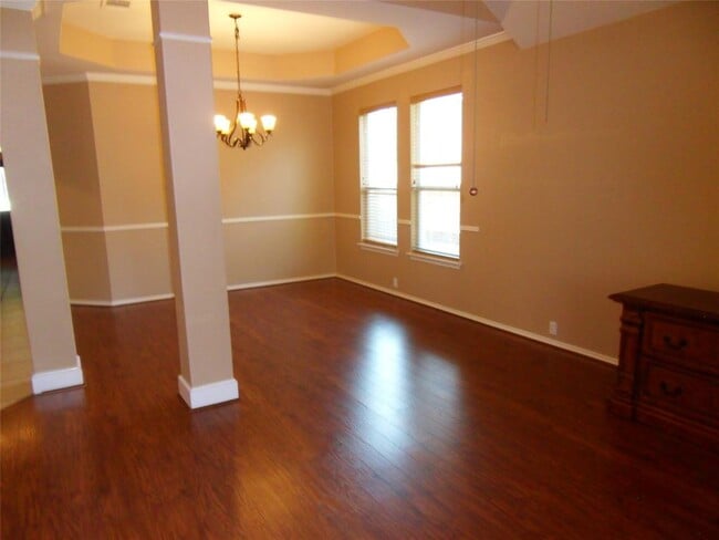 Building Photo - 524 Carismatic Ln