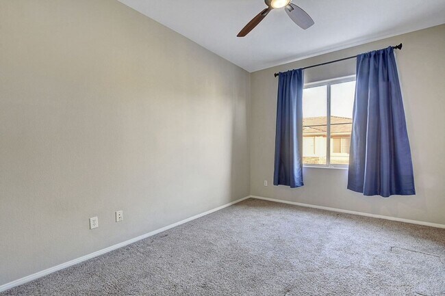 Building Photo - 716 Peachy Canyon Cir