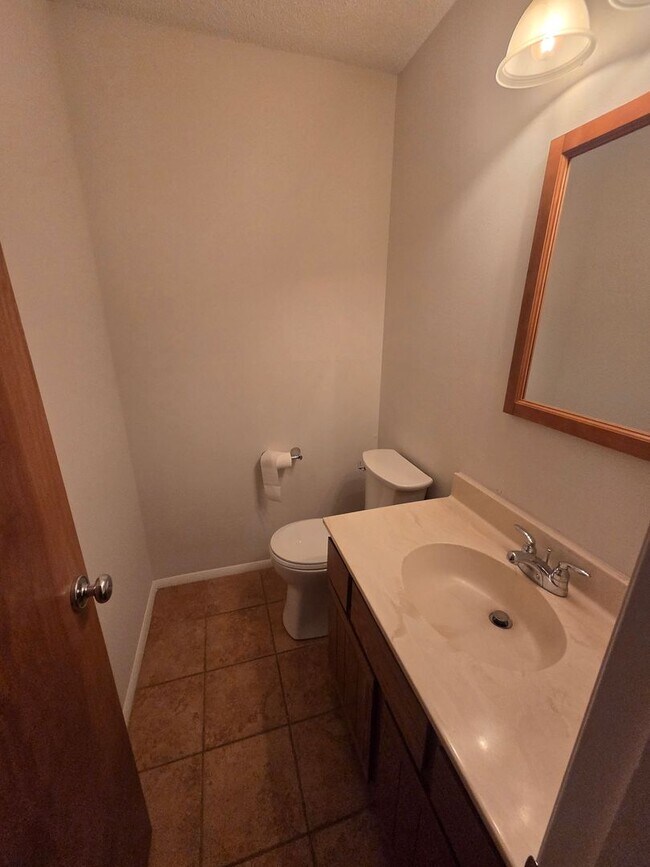Building Photo - 2588 E Sweetbriar Dr