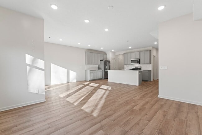 Building Photo - Luxury Townhome, Fishers Schools, Minutes from Shopping, Restaurants, and City Parks!