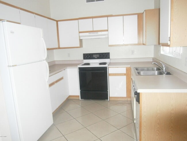 Building Photo - 8925 E Citrus Tree Dr