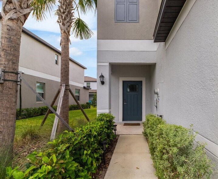 Primary Photo - 8305 Crescent Oaks Dr