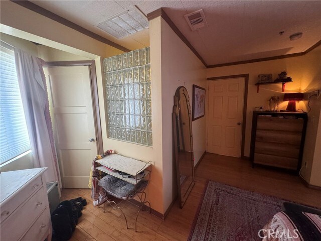 Building Photo - 428 N Hollywood Way