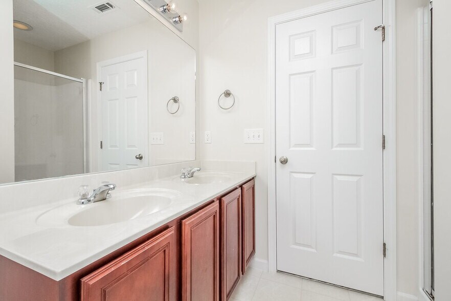Building Photo - 608 Elderberry Way