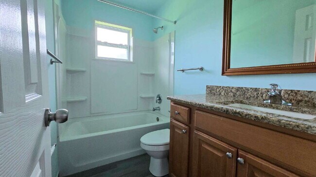 Building Photo - 2095 Eloise Cir