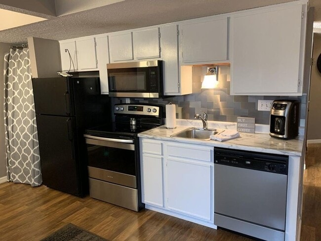 Building Photo - Furnished 2 Bedroom 2 Bath Apartment in Branson MO