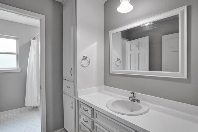 Building Photo - Beautiful Home for Lease!