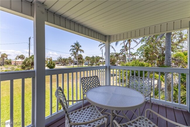Building Photo - 950 San Carlos Dr
