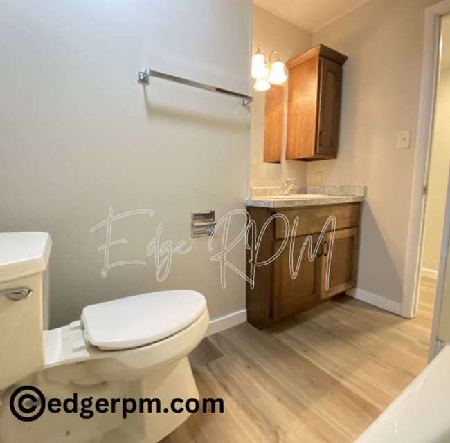 Building Photo - 211 1/2 Angie Dr