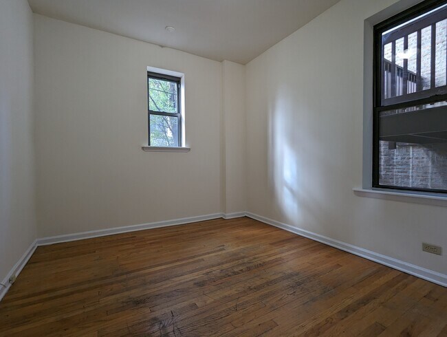 Building Photo - 3147 W Medill Ave