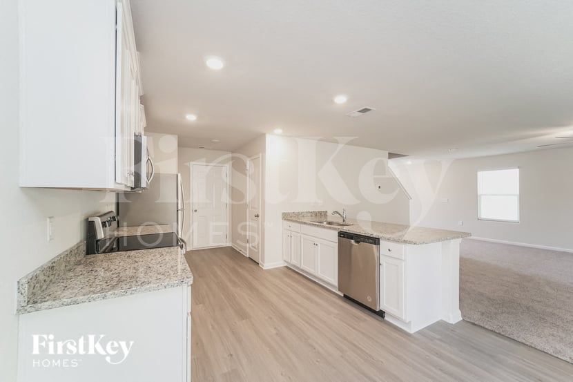 Building Photo - 8421 Deerwood Rd