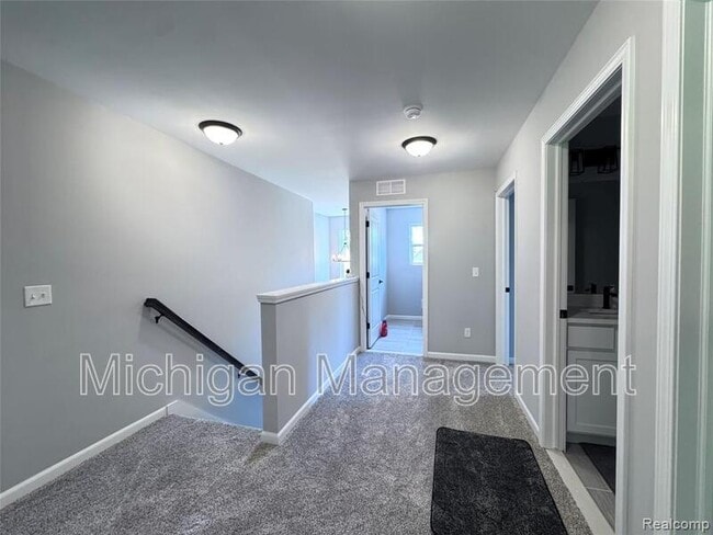 Building Photo - 6149 Woodridge Ln