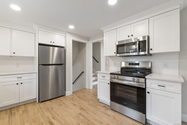 Building Photo - 410 S Stone St