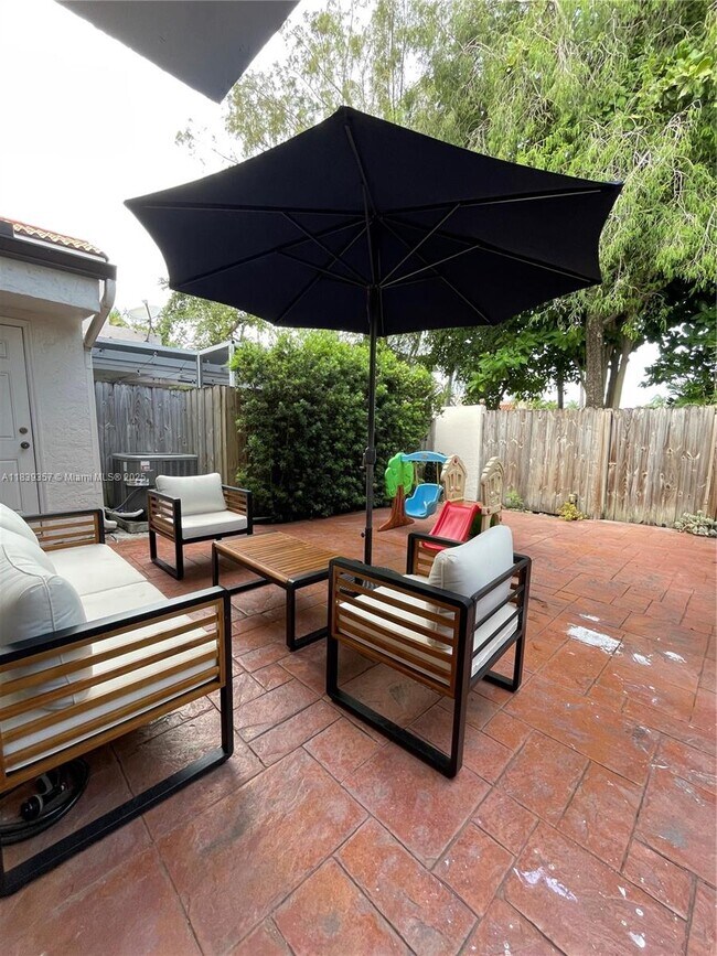 Building Photo - 7483 SW 109th Ave