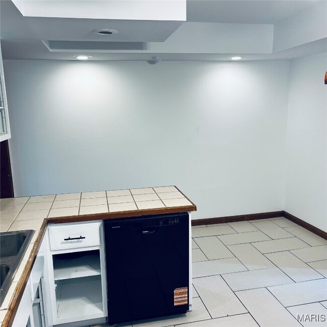 Building Photo - 6476 Hackberry Dr