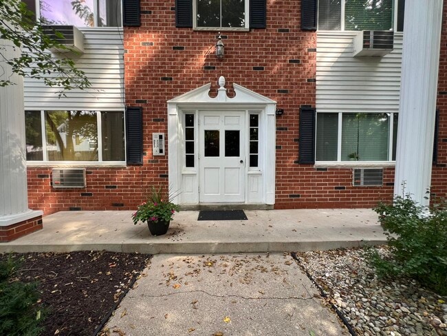 Building Photo - 1321 W Main St