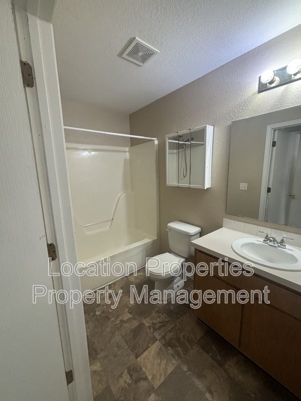 Building Photo - 950 Monterey Way