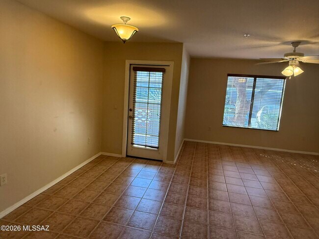 Building Photo - 5751 N Kolb Rd