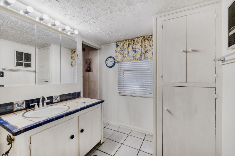 Building Photo - 187 River Oaks Dr