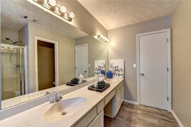 Building Photo - 235 Tanners Ct