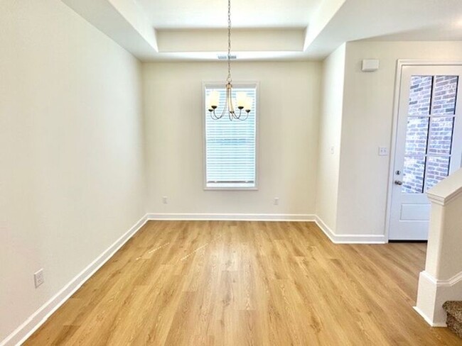 Building Photo - Move In Special! Half off of June Rent! Co...