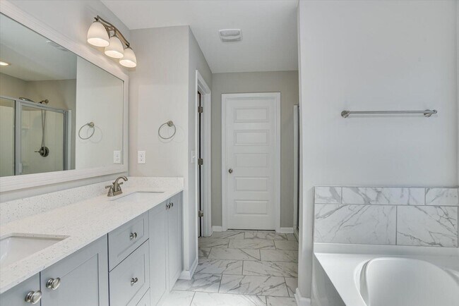 Building Photo - 627 Garland Trl