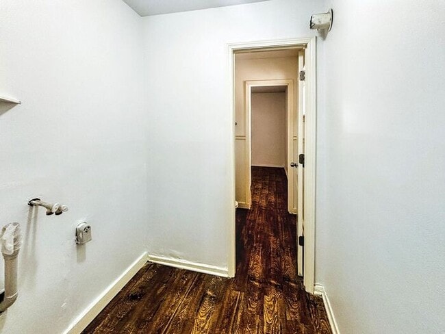 Building Photo - Charming 3-Bedroom Home with Modern Comfor...