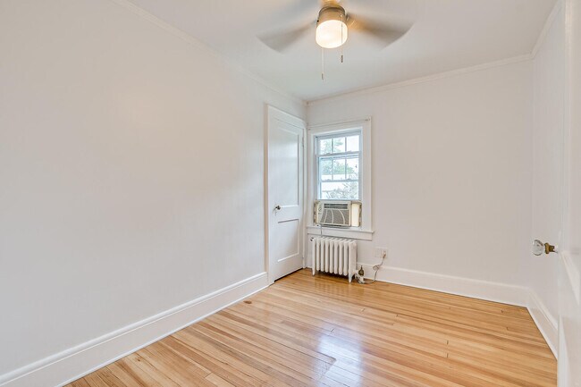 Building Photo - 364 Brightwood Ave