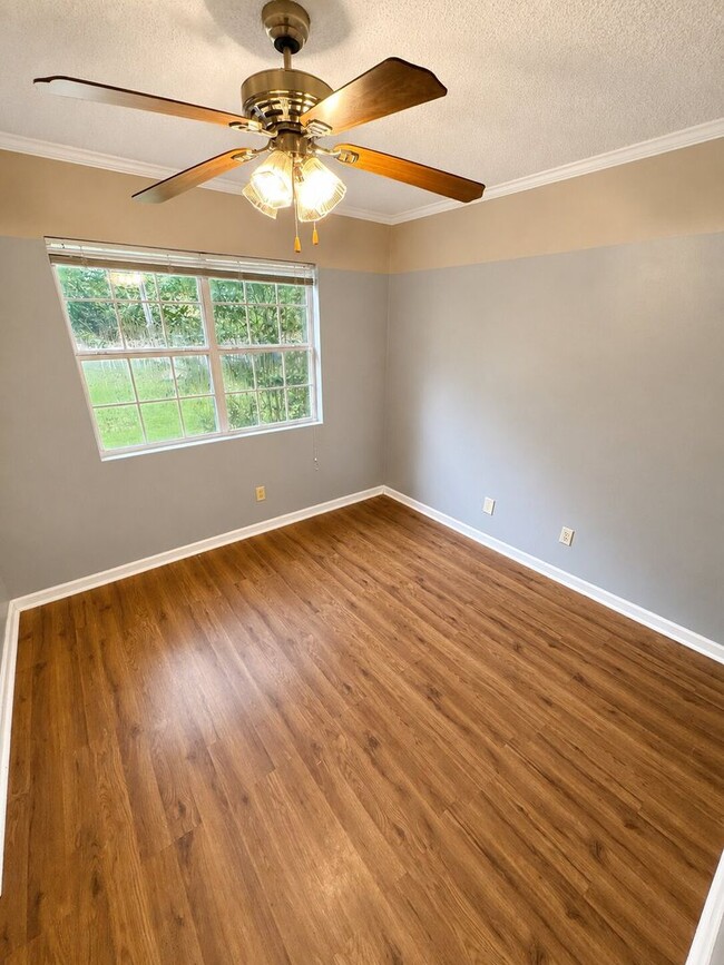 Building Photo - Haughton Home!