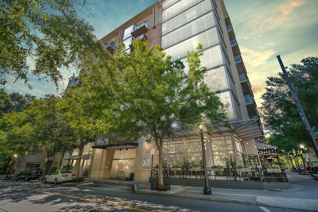 Building Photo - 905 Juniper St NE