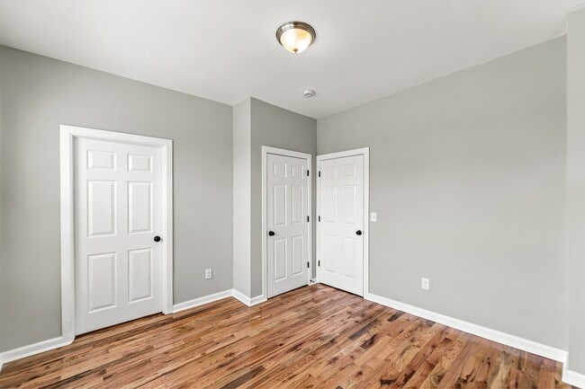 Building Photo - 422 Woodside Ave