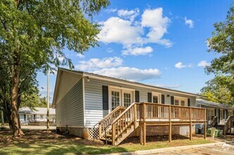 Building Photo - 2218 Magnolia Cir