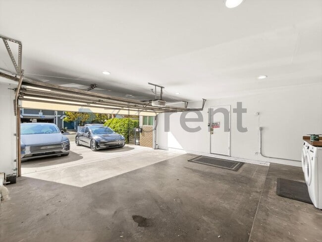 Building Photo - 13626 Cerise Ave