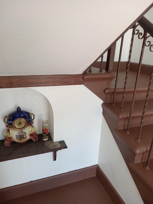 Building Photo - 128 Falcon Ave