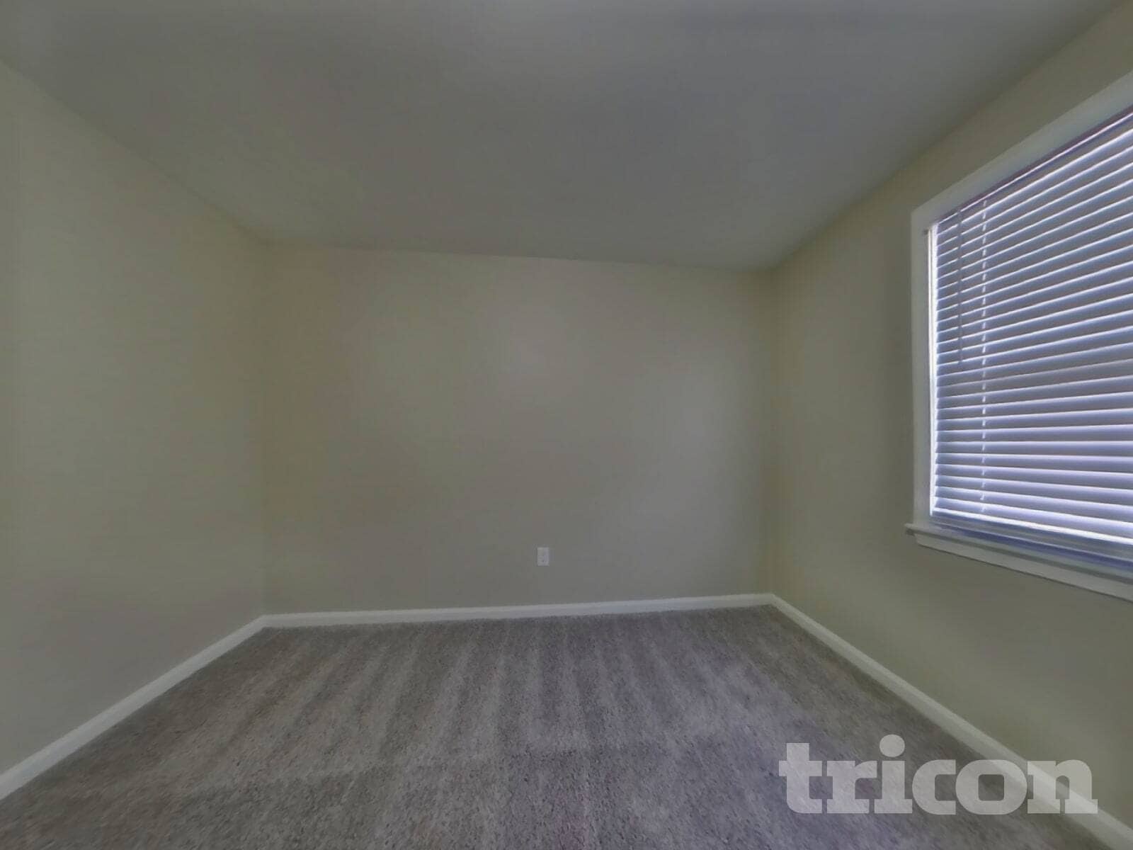 Building Photo - 2933 Sabal Palm Dr