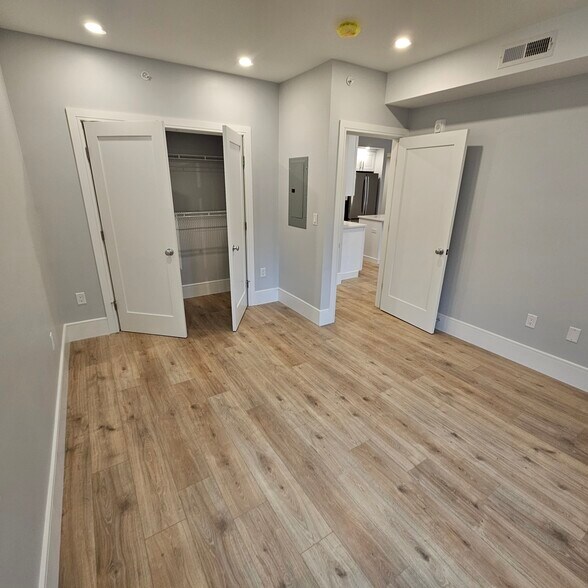 Building Photo - 124 Kenrick St