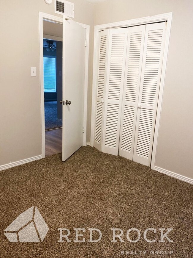 Building Photo - Canterbury Townhomes Columbus, MS