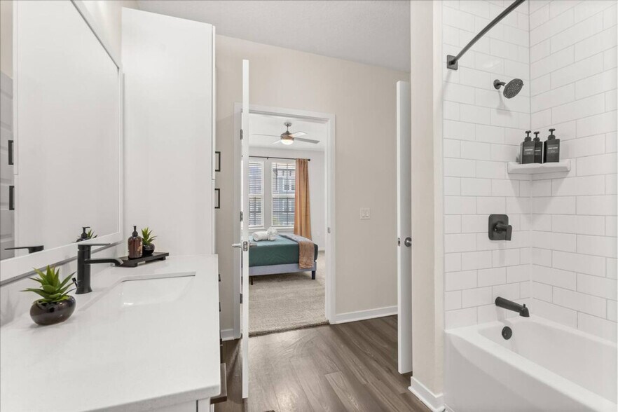 Building Photo - 1231 E Plant St