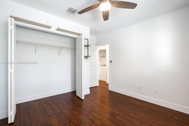 Building Photo - 4652 Horseshoe Cir