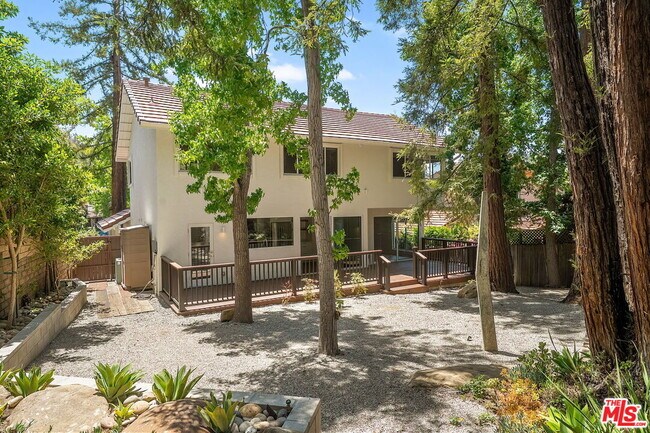Building Photo - 10311 Clusterberry Ct