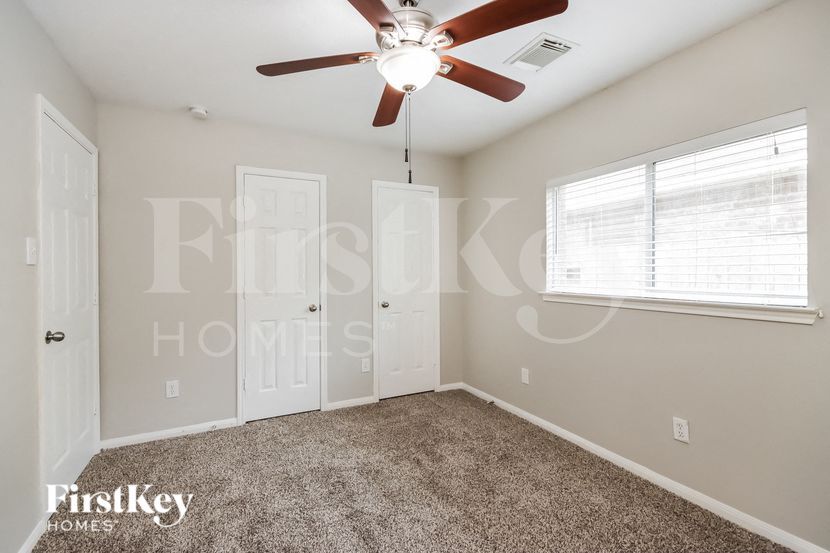 Building Photo - 9302 Reflections Path Way