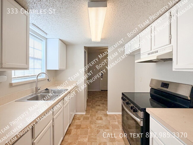 Building Photo - 333 Charles St