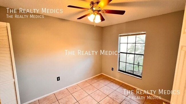 Building Photo - 7628 University Garden Dr