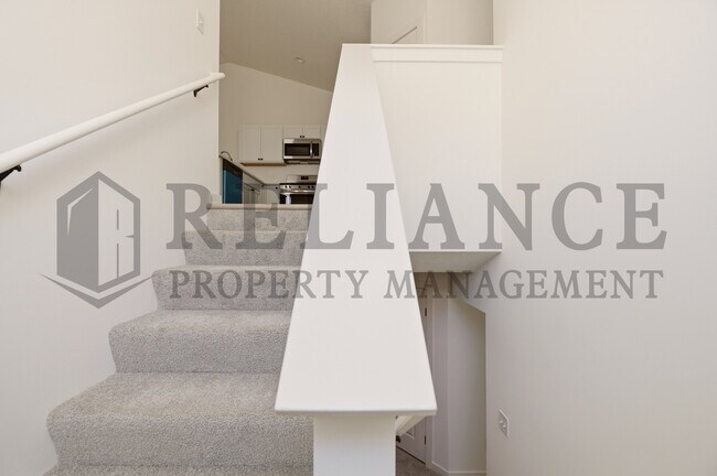 Building Photo - 5259 N Pinecrest Ct