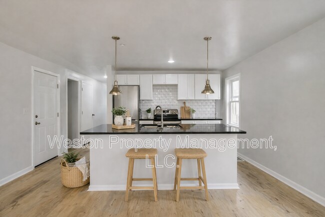 Building Photo - 711 NW 30th St