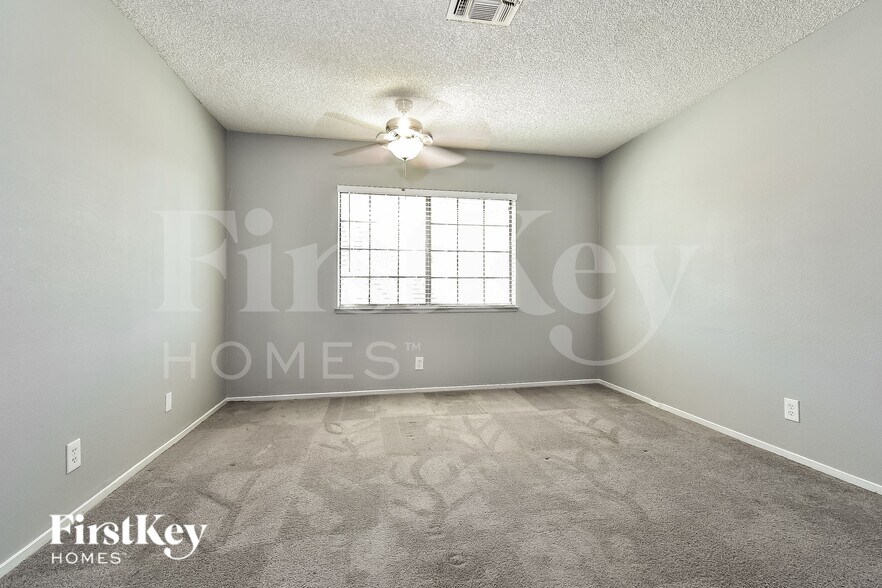 Building Photo - 1613 Amboy Dr
