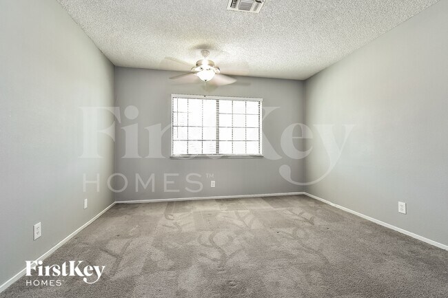 Building Photo - 1613 Amboy Dr